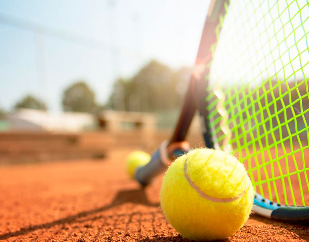 jugar a tenis